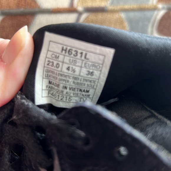 ASICS - Picture 4 of 5